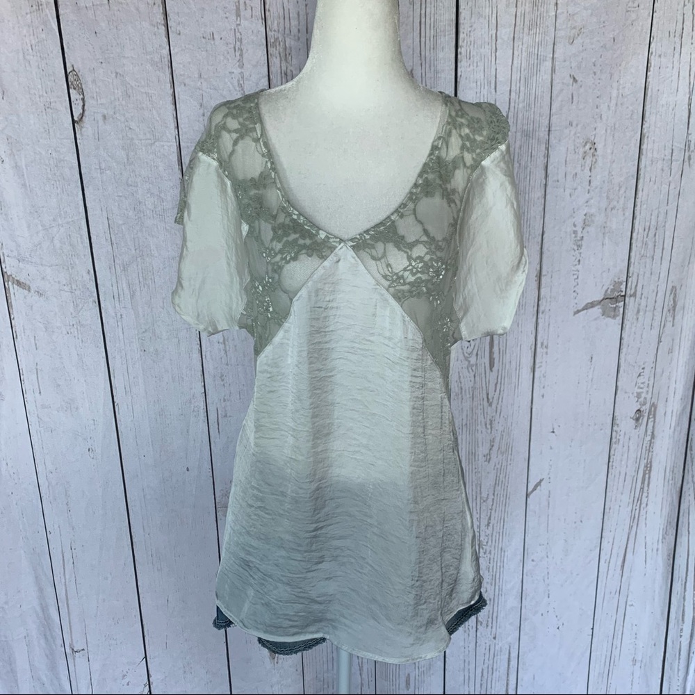 🎉Host Pick🎉 Women’s Daytrip Short-Sleeve Top
